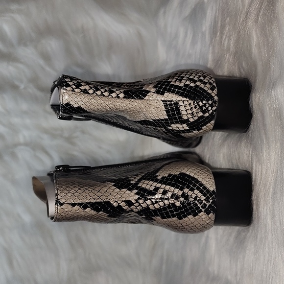 Marc Fisher Tammea Pointed Toe Ankle Fashion Boots Size: 7.5 - Picture 5 of 8